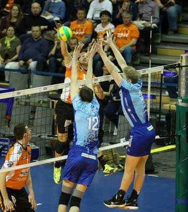 Bilder des Tages - SPORT GER, CEV, BR VOLLEYS VS. Dynamo Moskau 05.04.2017, Max Schmeling Halle, Berlin, GER, CEV, BR VOLLEYS VS. Dynamo Moskau, im Bild Ruben Schott (BR Volleys 13), Alexander Volkov (Dynamo Moskau 12), Sergey Grankin (Dynamo Moskau 5) nordphotox xEngler