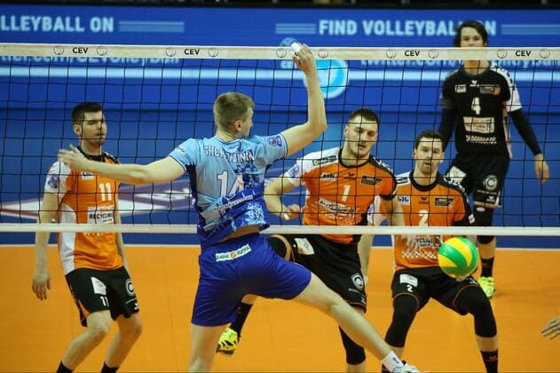 GER, CEV, BR VOLLEYS VS. Dynamo Moskau 05.04.2017, Max Schmeling Halle, Berlin, GER, CEV, BR VOLLEYS VS. Dynamo Moskau, im Bild Aleksander Okolic (BR Volleys 1), Tsimafei Zhukouski (BR Volleys 11), Steven Marshall (BR Volleys 2), Dmitry Shcherbinin (Dynamo Moskau 14) nordphotox xEngler
