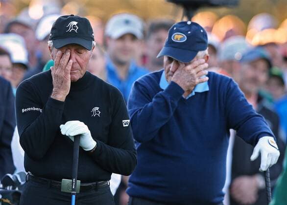 Bilder des Tages - SPORT April 6, 2017 - Augusta, GA, USA - Honorary starters JACK NICKLAUS and GARY PLAYER are moved to tears during the ceremony for Arnold Palmer at the honorary start of the Masters at Augusta National Golf Club, in Augusta, Ga. Golf 2017 - The Masters - Day 1 - ZUMAm67_ 20170406_zaf_m67_010 Copyright: xCurtisxComptonx