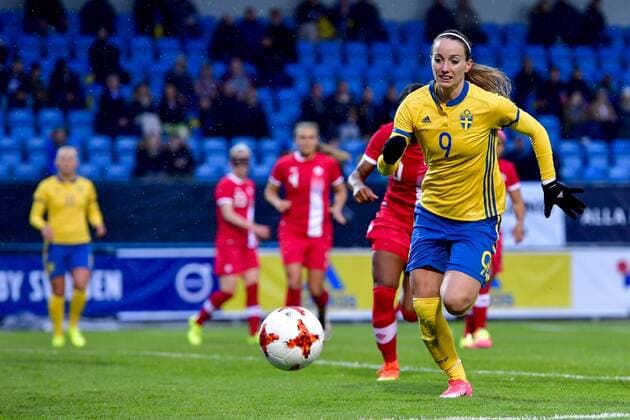 170406 Sveriges Kosovare Asllani under landskampen i fotboll mellan Sverige och Kanada den 6 april 2017 i Trelleborg.  Copyright: PETTERxARVIDSON BB170406PA041