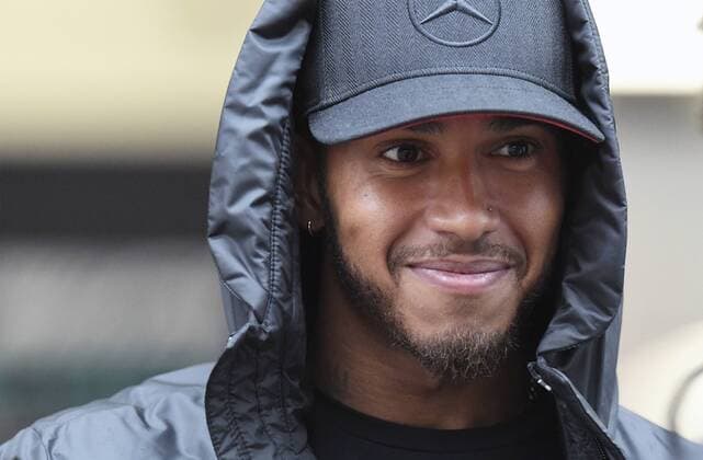 Bilder des Tages - SPORT Ambiente en Shanghai antes del Gran Premio de China. En la imagen, Lewis Hamilton. Atmosphere in Shanghai before the Grand Prix of China. In this picture, Lewis Hamilton. xRUBIOx  RV RACING PRESS