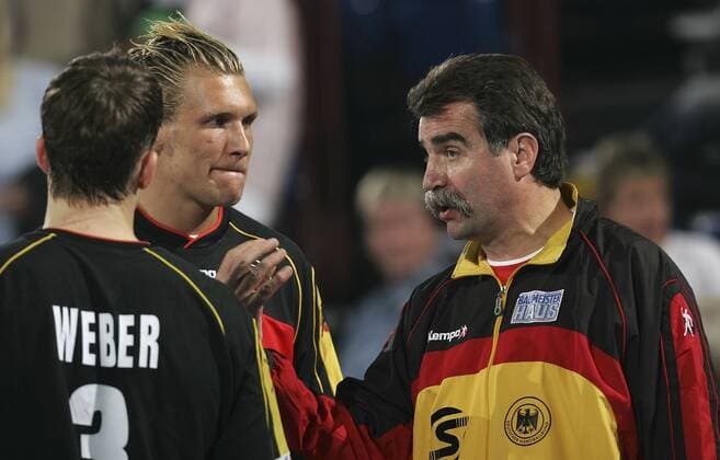 Foto : Bundestrainer Heiner Brand (GER) , linsk Lars Kaufmann Samstag, 9.10.2004, DHB - Länderspiel Deutschland - Schweden