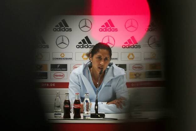 Bilder des Tages - SPORT GER, DFB Nationalmannschaft Frauen - Pressekonferenz 07.04.17, Erfurt, Arena Erfurt, Steigerwaldstadion, GER, DFB Nationalmannschaft Frauen Deutsche Frauen-Nationalmannschaft - Pressekonferenz im Bild: Trainerin Steffi Jones