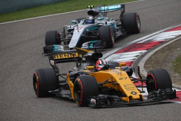 Chinese Grand Prix, Shanghai 06 - 09 April 2017 08.04.2017 - Free Practice 3, Nico Hulkenberg (GER) Renault F1 Team RS17 and Valtteri Bottas (FIN) Mercedes AMG F1 W08 