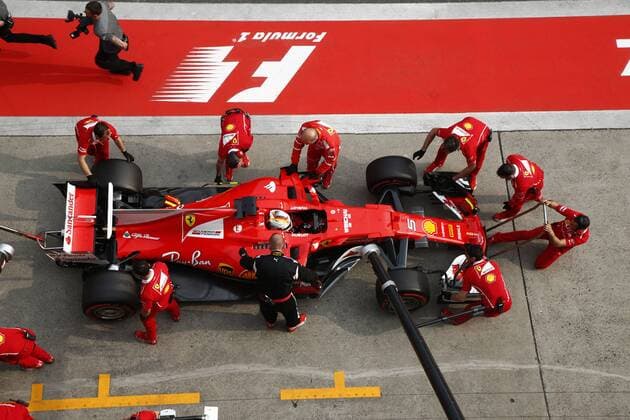 Shanghai: Motorsports: FIA Formula One World Championship WM Weltmeisterschaft 2017 5 Sebastian Vettel (GER, Scuderia Ferrari) pit stop Chinese Formula One Grand Prix Shanghai Circuit on April 08, 2017 in Shanghai, China. (Photo by Hoch Zwei) Shanghai China xHZx