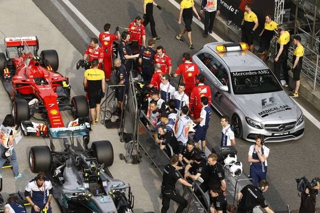 Shanghai: Motorsports: FIA Formula One World Championship WM Weltmeisterschaft 2017 Medical car Mercedes Chinese Formula One Grand Prix Shanghai Circuit on April 08, 2017 in Shanghai, China. (Photo by Hoch Zwei) Shanghai China xHZx