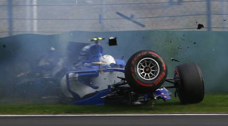 Bilder des Tages - SPORT Shanghai: Motorsports: FIA Formula One World Championship WM Weltmeisterschaft 2017 36 Antonio Giovinazzi (ITA, Sauber F1 Team) had an accident Chinese Formula One Grand Prix Shanghai Circuit on April 08, 2017 in Shanghai, China. (Photo by Hoch Zwei) Shanghai China xHZx