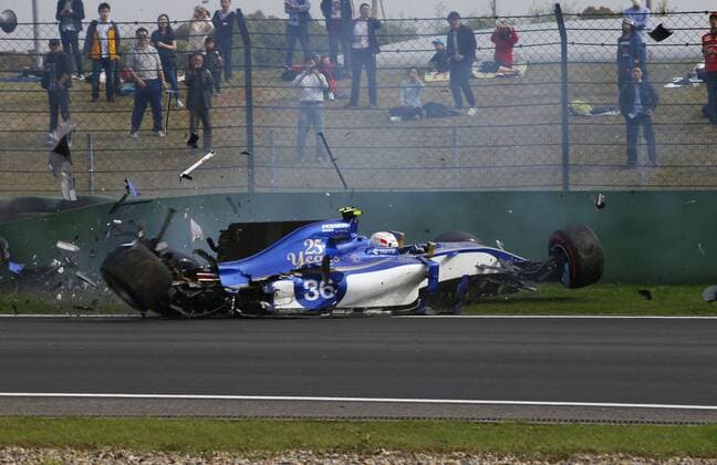 Shanghai: Motorsports: FIA Formula One World Championship WM Weltmeisterschaft 2017 36 Antonio Giovinazzi (ITA, Sauber F1 Team) had an accident Chinese Formula One Grand Prix Shanghai Circuit on April 08, 2017 in Shanghai, China. (Photo by Hoch Zwei) Shanghai China xHZx