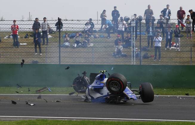 Shanghai: Motorsports: FIA Formula One World Championship WM Weltmeisterschaft 2017 36 Antonio Giovinazzi (ITA, Sauber F1 Team) had an accident Chinese Formula One Grand Prix Shanghai Circuit on April 08, 2017 in Shanghai, China. (Photo by Hoch Zwei) Shanghai China xHZx