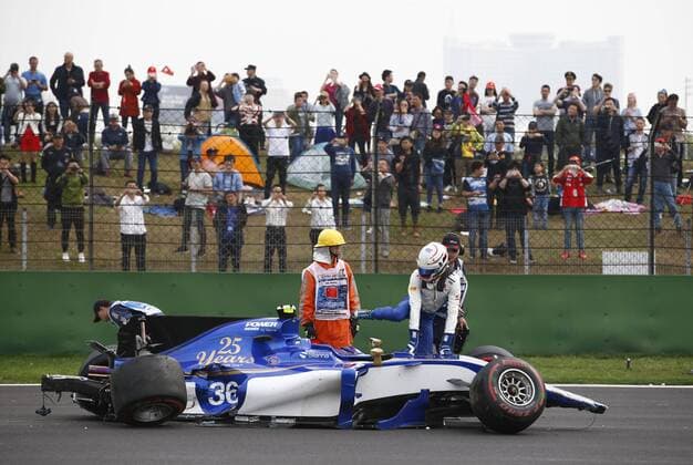 Shanghai: Motorsports: FIA Formula One World Championship WM Weltmeisterschaft 2017 36 Antonio Giovinazzi (ITA, Sauber F1 Team) had an accident Chinese Formula One Grand Prix Shanghai Circuit on April 08, 2017 in Shanghai, China. (Photo by Hoch Zwei) Shanghai China xHZx