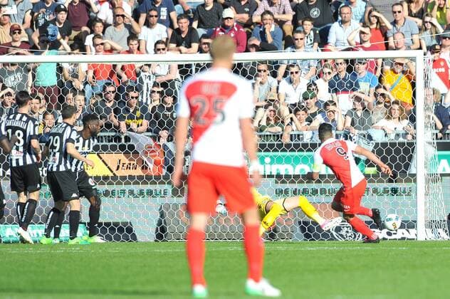Bilder des Tages - SPORT 09 RADAMEL FALCAO (mon) - BUT FOOTBALL : Angers vs Monaco - Ligue 1 - 08 04 2017 FEP Panoramic 