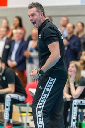 Guillermo Naranjo Hernandez (Allianz MTV Stuttgart, Trainer); Porträt, Einzelbild; Jubel, celebration, Motivation, Volleyball, Volleyball-Bundesliga Frauen, Dresdner SC - Allianz MTV Stuttgart, xprx