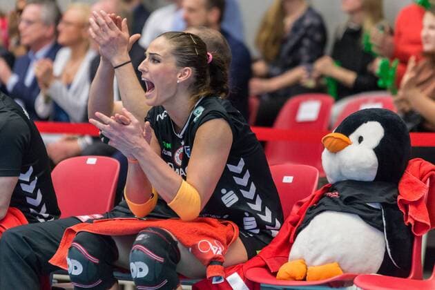 Myrthe Schoot (Dresdner SC, 9, Libero) auf der Auswechselbank; Jubel, celebration, Volleyball, Volleyball-Bundesliga Frauen, Dresdner SC - Allianz MTV Stuttgart, xprx
