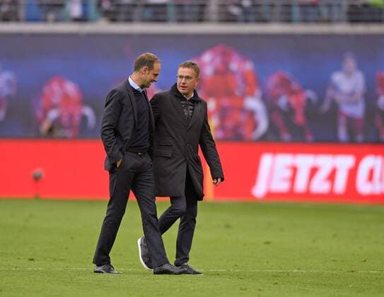 08.04.2017, Fussball 1.Bundesliga 2016 2017, 28.Spieltag, RB Leipzig - Bayer 04 Leverkusen, in der Red Bull Arena Leipzig, Freude nach Schlusspfiff über den Sieg, Sportdirektor Ralf Rangnick (re, RB Leipzig) und Oliver Mintzlaff (Geschäftsführer Leipzig). 