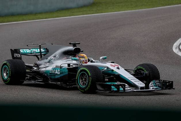 British F1 driver Lewis Hamilton of Mercedes competes during the Formula One Chinese Grand Prix at the Shanghai International Circuit in Shanghai, China, 9 April 2017. Lewis Hamilton wins 2017 Formula 1 Chinese Grand Prix  pbu604619_06
