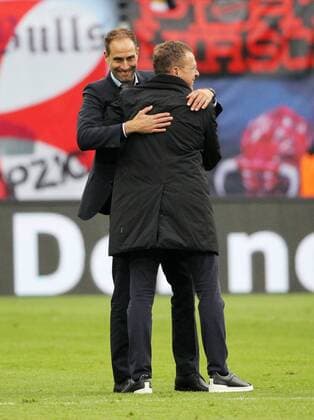 RB Leipzig - Leverkusen Fussball 1.Bundesliga Leipzig, 08.04.2017, Red Bull Arena, Fussball, 1.BL, GER, 28.Spieltag , RB Leipzig vs. Bayer 04 Leverkusen 1:0 (0:0) , Im Bild, v.l.: Oliver Mintzlaff (Vorstandsvorsitzender RB Leipzig) und Sportdirektor Ralf Rangnick (RB Leipzig) ,