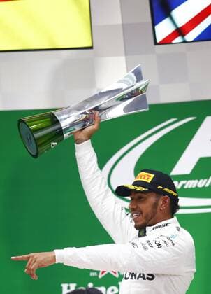 Shanghai: Motorsports: FIA Formula One World Championship WM Weltmeisterschaft 2017 44 Lewis Hamilton (GBR, Mercedes AMG Petronas) Chinese Formula One Grand Prix Shanghai Circuit on April 08, 2017 in Shanghai, China. (Photo by Hoch Zwei) Shanghai China xHZx