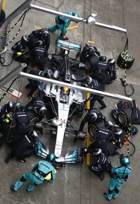 Shanghai: Motorsports: FIA Formula One World Championship WM Weltmeisterschaft 2017 44 Lewis Hamilton (GBR, Mercedes AMG Petronas) Chinese Formula One Grand Prix Shanghai Circuit on April 08, 2017 in Shanghai, China. (Photo by Hoch Zwei) Shanghai China xHZx