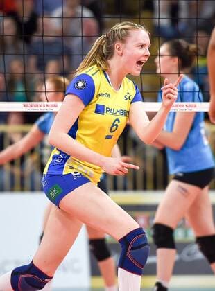 VOLLEYBALL - 1. BL FRAUEN - PLAY OFF HF - 08.04.2017, VC Wiesbaden vs. SSC Palmberg Schwerin, (VCW), (SSC), Jennifer Geerties (Schweriner SC 6) -