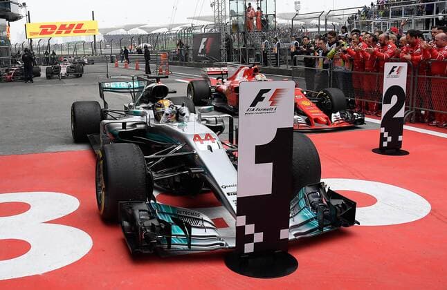 Lewis Hamilton; Mercedes Grand Prix, Sebastian Vettel, Scuderia Ferrari, formula 1 GP, China in Shanghai, 09.04.2017 Photo:mspb Lukas Gorys Lewis Hamilton; Sebastian Vettel, formula 1 GP, China