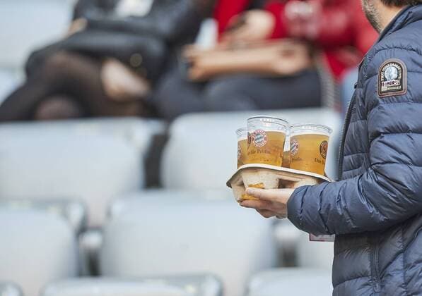 Symbolbild, Illustration, Bier FC BAYERN MUENCHEN - BORUSSIA DORTMUND 4-1 Fussball 1. Bundesliga , Muenchen, am 08.04.2017, 28.Spieltag, Saison 2016 2017, 1.Liga, 1.Bundesliga,FCB, BVB