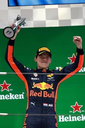 Max Verstappen (Red Bull Racing) mit Pokal, Grosser Preis von China 2017, Rennen, Motorsport, Formel 1, 09.04.2017, Shanghai Copyright: xAndre Eibner-Pressefotox EP_JAE