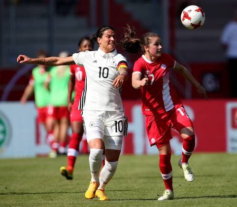 Deutschland, Erfurt, Steigerwaldstadion, 09.04.2017, Fussball - Frauen - Laenderspiel - Deutschland - Kanada Bild: v. lk. Dzsenifer Marozsan (Deutschland, 10) und Christine Sinclair (Kanada, 12) Copyright: HMBxMedia xHeikoxBecker