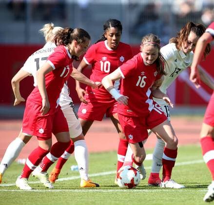 Deutschland, Erfurt, Steigerwaldstadion, 09.04.2017, Fussball - Frauen - Laenderspiel - Deutschland - Kanada Bild: v. lk. Isabel Kerschowski (Deutschland, 17), Jessie Fleming (Kanada, 17), Ashley Lawrence (Kanada, 10), Janine Beckie (Kanada, 16) und Sara Däbritz (Deutschland, 13) Copyright: HMBxMedia xHeikoxBecker