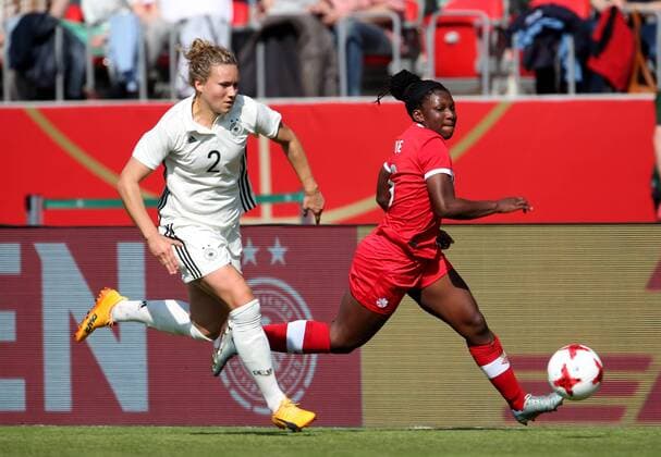 Deutschland, Erfurt, Steigerwaldstadion, 09.04.2017, Fussball - Frauen - Laenderspiel - Deutschland - Kanada Bild: v. lk. Josephine Henning (Deutschland, 2) und Deanne Rose (Kanada, 6) Copyright: HMBxMedia xHeikoxBecker