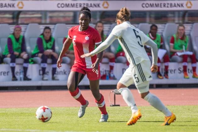 v.li.: Deanne Rose (CAN, 6), Babett Peter (GER, 5); Zweikampf, Duell, Aktion, action, Fußball, Frauen, Länderspiel, Deutschland - Kanada, xprx