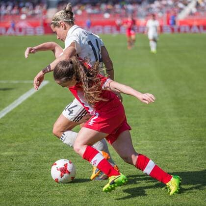 Anna Blässe (GER, 14), Allysha Chapman (CAN, 2); Zweikampf, Duell, Aktion, action, Fußball, Frauen, Länderspiel, Deutschland - Kanada, xprx