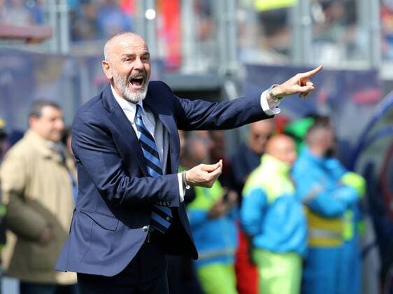 April 9, 2017 - Crotone, Calabria, Italy - Head coach FC Internazionale Stefano Pioli reacts during the Serie A match between FC Crotone and FC Internazionale at Stadio Comunale Ezio Scida on April 9, 2017 in Crotone, Italy. FC Crotone v FC Internazionale - Serie A  - ZUMAn230 20170409_zaa_n230_171 Copyright: xGabrielexMaricchiolox
