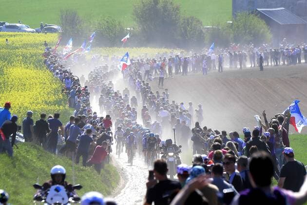 ROUBAIX, FRANCE - APRIL 9 : Illustration picture of the peloton riding over the cobblestones in the dust during the 115th UCI World Tour Paris - Roubaix cycling race with start in Compiegne and finish at the Velodrome Andre-Petrieux in Roubaix on April 09, 2017 in Roubaix, France, 9 04 2017 CYCLISME : Paris Roubaix - 09 04 2017 Photonews Panoramic 