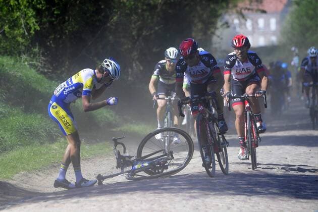ROUBAIX, FRANCE - APRIL 9 : Crash of DECLERCQ Benjamin (BEL) Rider of Vlaanderen - Baloise during the 115th UCI World Tour Paris - Roubaix cycling race with start in Compiegne and finish at the Velodrome Andre-Petrieux in Roubaix on April 09, 2017 in Roubaix, France, 9 04 2017 CYCLISME : Paris Roubaix - 09 04 2017 Photonews Panoramic 