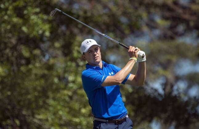 Jordan Spieth hits off the fourth tee box during the fourth round of the 2017 Masters Tournament at Augusta National Golf Club in Augusta, Georgia on April 9, 2017.  AUG20170409306 KEVINxDIETSCH