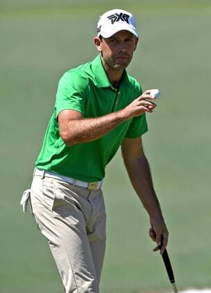 April 9, 2017 - Augusta, GA, USA - Charl Schwartzel acknowledges the applause of the gallery after making a putt on the second green during the final round of the Masters Tournament on Sunday, April 9, 2017 at Augusta National Golf Club in Augusta, Ga. 2017 Masters Round 4 - ZUMAm67_ 20170409_zaf_m67_049 Copyright: xJeffxSinerx