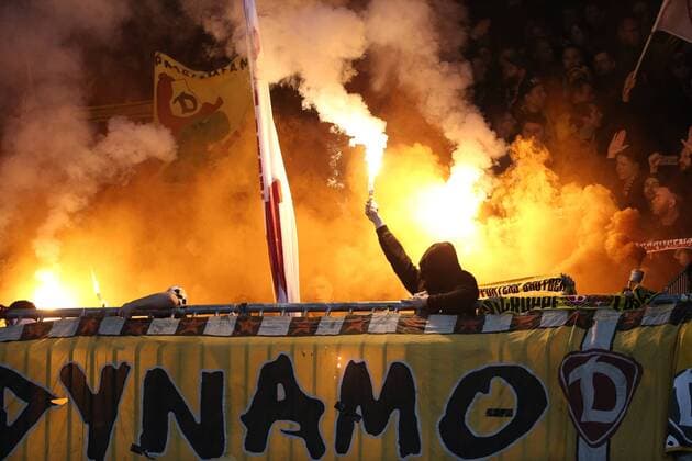 SG Dynamo Fans mit Bengalis, Eintracht Braunschweig vs. SG Dynamo Dresden, 2.Bundesliga, Fussball, 10.04.2017, Braunschweig Copyright: xLanger Eibner-Pressefotox EP_HLR