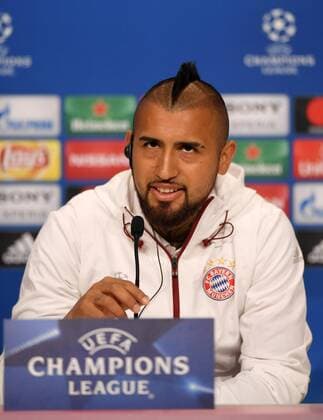11.04.2017, Fussball Champions-League 2016 2017, Pressekonferenz FC Bayern vor dem Viertelfinale Hinspiel, FC Bayern München - Real Madrid, in der Allianz-Arena München, Arturo Vidal (FC Bayern München) gibt den Journalisten Antworten. 