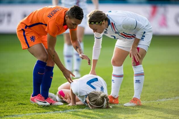(L-R) Shanice van de Sanden of the Netherlands, Sara Bjork Gunnarsdottir of Iceland, Sif Atladottir of Icelandduring the friendly match between the women of Netherlands and Iceland at the Vijverberg stadium on April 11, 2017 in Doetinchem, The Netherlands Women: Netherlands v Iceland Friendly match 2016 2017 xVIxRonaldxBonestrooxfotografiexIVx 7552424
