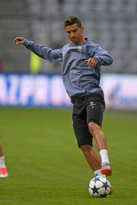 11.04.2017, Fussball Champions-League 2016 2017, Abschlusstraining Real Madrid vor dem Viertelfinale Hinspiel, FC Bayern München - Real Madrid, in der Allianz-Arena München. Christiano Ronaldo (Real Madrid) am Ball. 