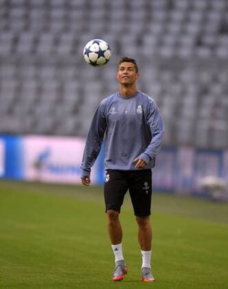 11.04.2017, Fussball Champions-League 2016 2017, Abschlusstraining Real Madrid vor dem Viertelfinale Hinspiel, FC Bayern München - Real Madrid, in der Allianz-Arena München. Christiano Ronaldo (Real Madrid) am Ball. 