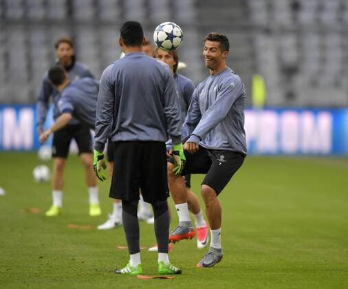 11.04.2017, Fussball Champions-League 2016 2017, Abschlusstraining Real Madrid vor dem Viertelfinale Hinspiel, FC Bayern München - Real Madrid, in der Allianz-Arena München. Christiano Ronaldo (Real Madrid) am Ball. 
