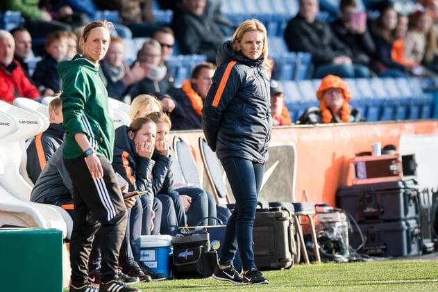 Coach Sarina Glotzbach-Wiegman of the Netherlandsduring the friendly match between the women of Netherlands and Iceland at the Vijverberg stadium on April 11, 2017 in Doetinchem, The Netherlands Women: Netherlands v Iceland Friendly match 2016 2017 xVIxRonaldxBonestrooxfotografiexIVx 7552456