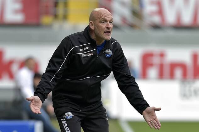 08-04-2017 pmk MZ109883 Fussball Herren 3.Liga Saison 2016 2017 SC Paderborn Stefan EMMERLING -Trainer- Paderborn