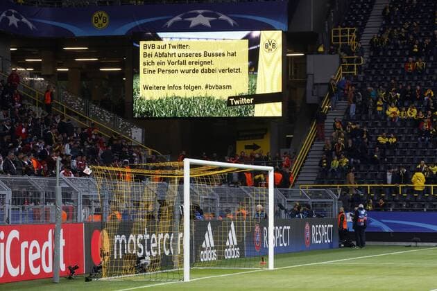 BVB auf Twitter Bei Abfahrt unseres Busses hat sich ein Vorfall ereignet. Eine Person wurde verletzt. Weitere Infos folgen during the Championsleague match between Borussia Dortmund and AS Monaco, Signal Iduna Park in Dortmund on April 11., 2017. Borussia Dortmund vs. AS Monaco im Viertelfinale der Championsleague in der Saison 2014 2015 am 11. April 2017.
