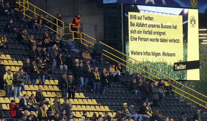 BVB auf Twitter Bei Abfahrt unseres Busses hat sich ein Vorfall ereignet. Eine Person wurde verletzt. Weitere Infos folgen during the Championsleague match between Borussia Dortmund and AS Monaco, Signal Iduna Park in Dortmund on April 11., 2017. Borussia Dortmund vs. AS Monaco im Viertelfinale der Championsleague in der Saison 2014 2015 am 11. April 2017.