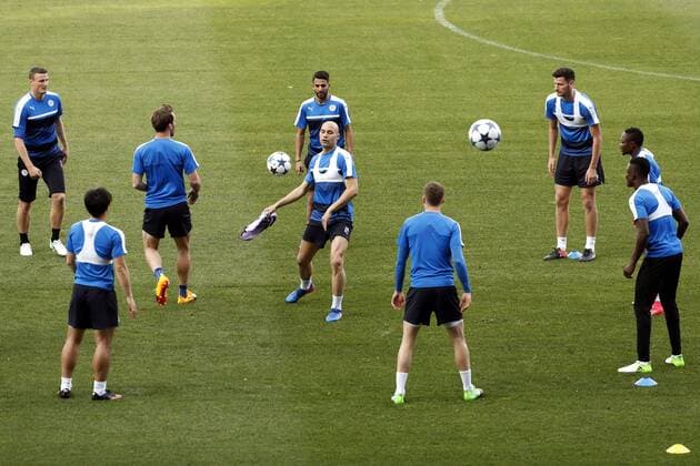 British soccer team Leicester s players take part in a team s training session at Vicente Calderon Stadium, in Madrid, Spain, 11 April 2017, on the eve of the UEFA Champions League s quarter final first leg game against Atletico de Madrid. Leicester s training session !ACHTUNG: NUR REDAKTIONELLE NUTZUNG!  Copyright: xChemaxMoyax 20170411-636275387955413280
