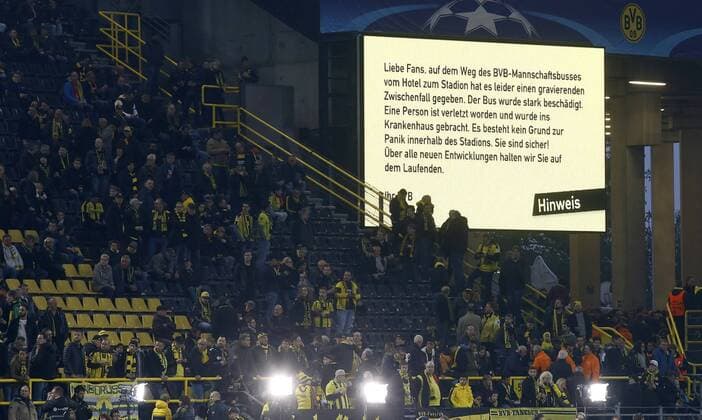 BVB auf Twitter Bei Abfahrt unseres Busses hat sich ein Vorfall ereignet. Eine Person wurde verletzt. Weitere Infos folgen during the Championsleague match between Borussia Dortmund and AS Monaco, Signal Iduna Park in Dortmund on April 11., 2017. Borussia Dortmund vs. AS Monaco im Viertelfinale der Championsleague in der Saison 2014 2015 am 11. April 2017.