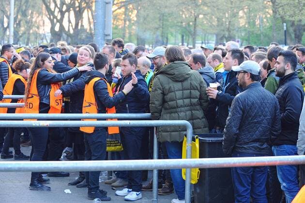 Dortmund, Germany 11.04.2017, UEFA Champions League, Viertelfinale, BV Borussia Dortmund - AS Monaco, Einlasskontrollen der Fans laufen weiter ( DeFodi521