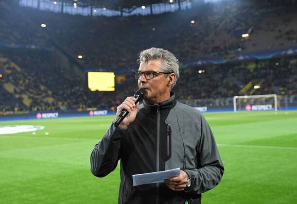 11.04.2017, xjhx, Fussball UEFA Champions League, Borussia Dortmund - AS Monaco, emspor, v.l. Stadionsprecher Norbert Dickel verliesst den Text Dortmund